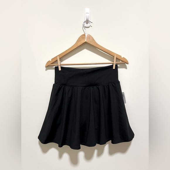 Old Navy Black Flowy Skater Skirt w/ Crossed Waistband and Built in Shorts - Picture 1 of 3